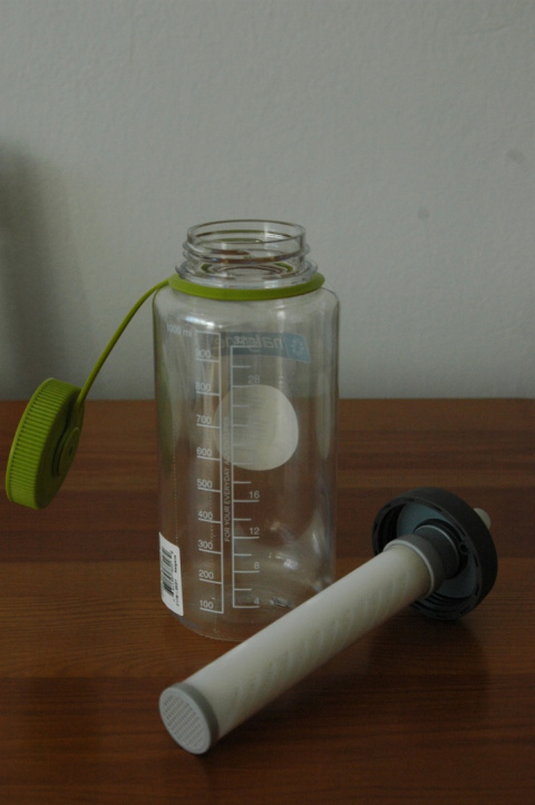 sklep pływacki aqua-swim.pl LIFESTRAW Filtr Wody 4000L + butelka Nalgene WM 1L obok