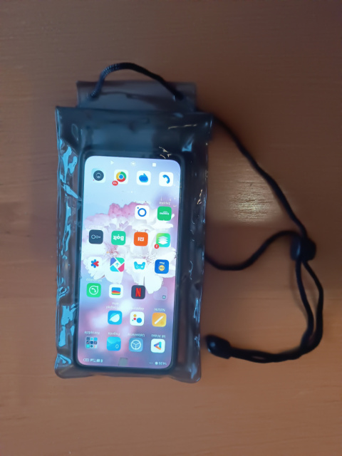 sklep pływacki aqua-swim.pl ETUI WODOODPORNE NA TELEFON WODOSZCZELNE PIENIĄDZE UNIWERSALNE NA PLAŻE 2 sklep pływacki aqua-swim.pl ETUI WODOODPORNE NA TELEFON WODOSZCZELNE PIENIĄDZE UNIWERSALNE NA PLAŻE 2